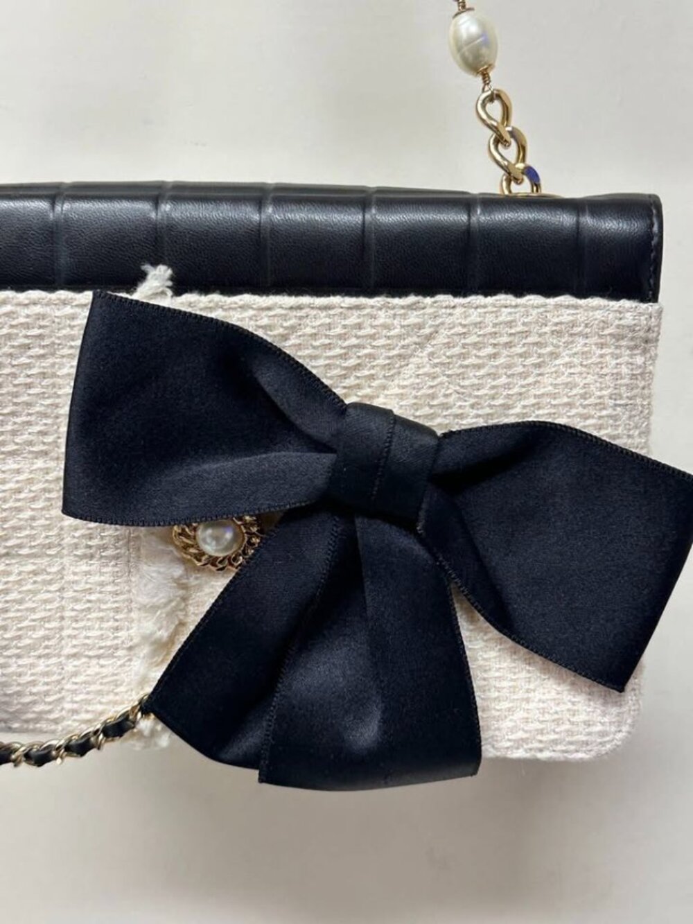 Chanel Pearl Leather Floral Ladies Bag